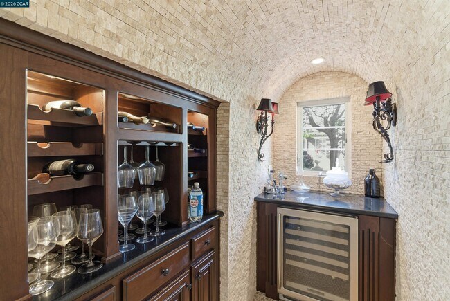 Building Photo - 1041 S Wedgewood Rd