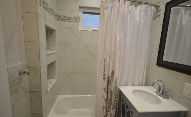 Building Photo - 20 Benton Rd