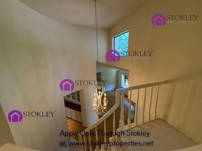 Building Photo - 270 Live Oak Dr