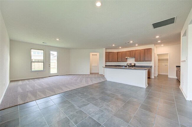 Building Photo - 6120 Whitewing Rd