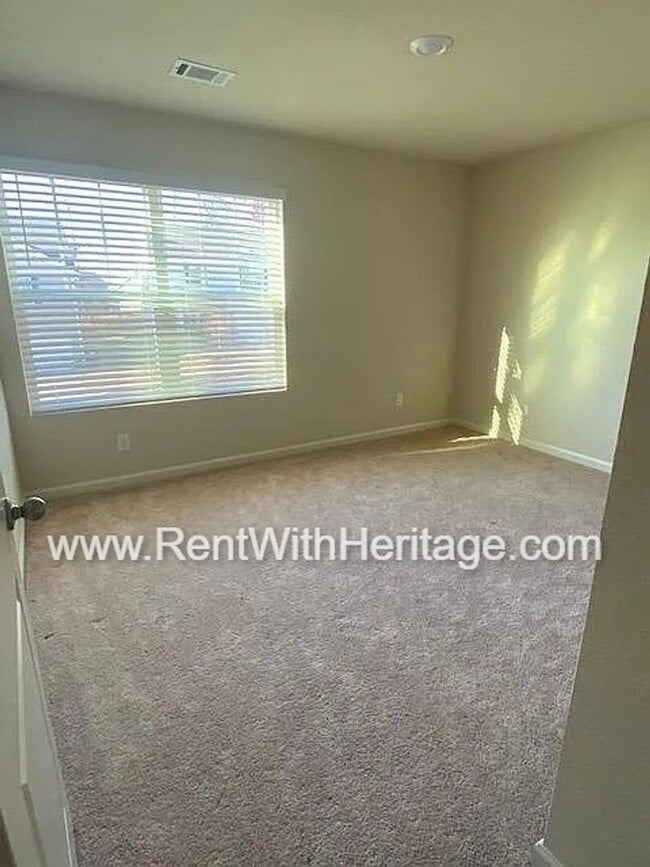 Building Photo - Gorgeous 3bd/ 2.5 bath Home in Popular Ann...