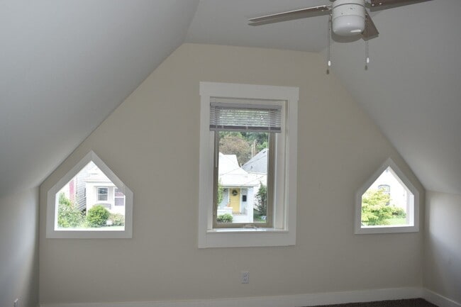 Building Photo - Renovated 3 Bedroom in Shelby Park close to Logan Street Market