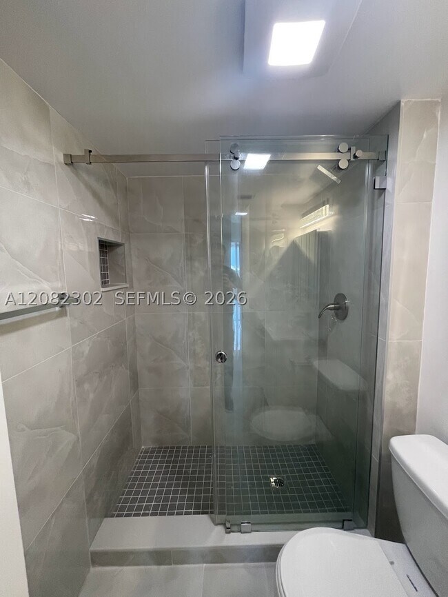Building Photo - 1351 NE Miami Gardens Dr