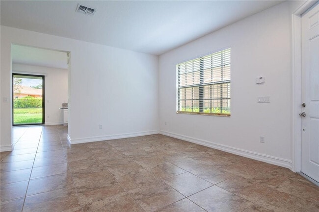 Building Photo - 126 Riverwalk Cir E