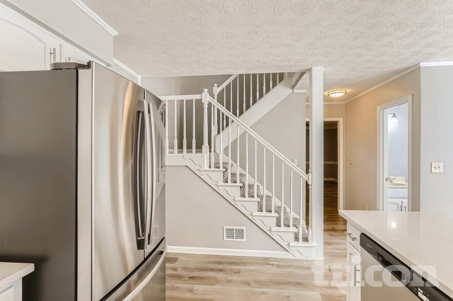 Building Photo - 4809 Glenwhite Dr