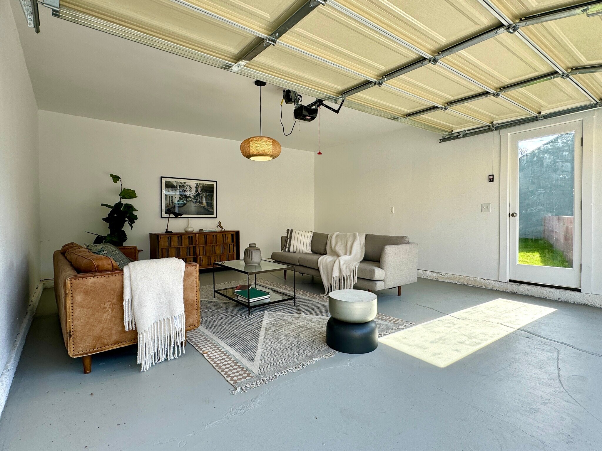 Building Photo - 5950 Simpson Ave