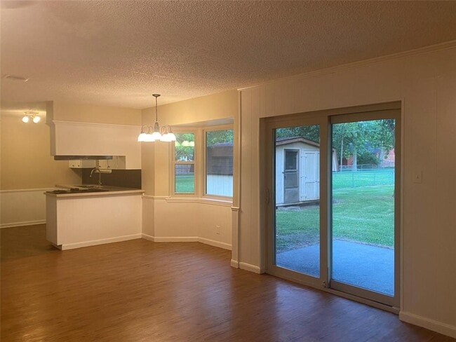 Building Photo - 105 Lazy Ln