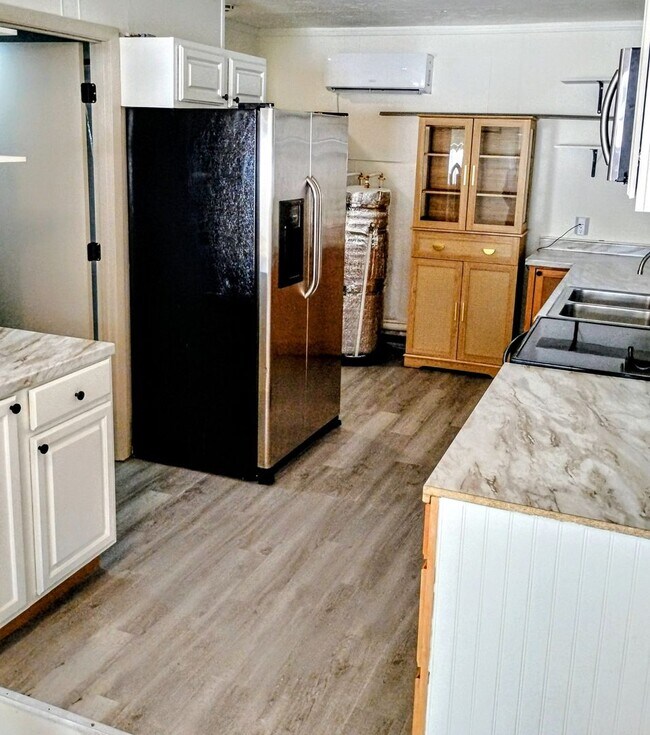 Building Photo - Daytona Beach Bungalow, with Guest House