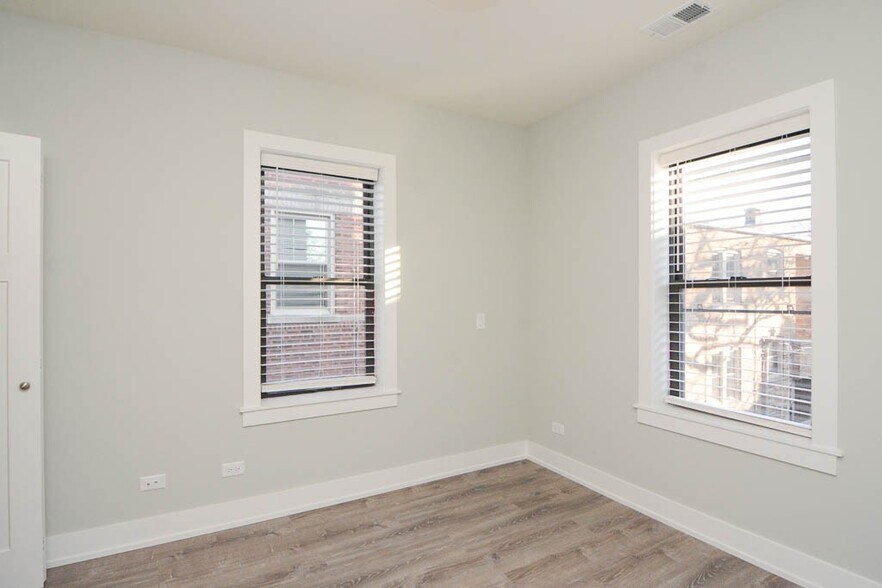 Building Photo - 818 Crain St