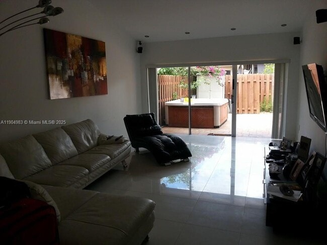 Building Photo - 546 NE 199th Ln