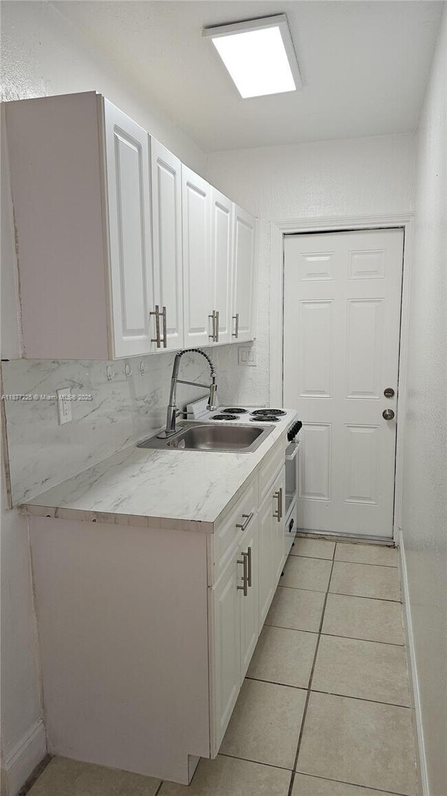 Primary Photo - 1004 NW 3rd Ave