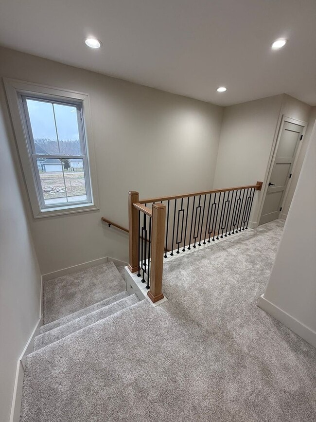 Building Photo - 6711-6715 New Town Ave.