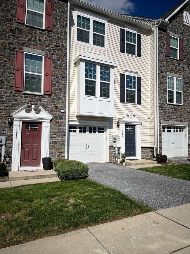 Building Photo - 1253 Elderslie Ln