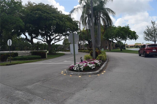 Building Photo - 10013 Winding Lake Rd