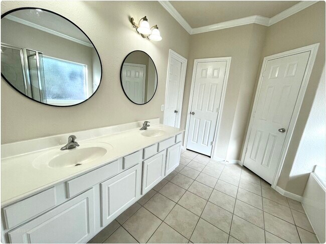 Building Photo - 38 Robin Caper Ct