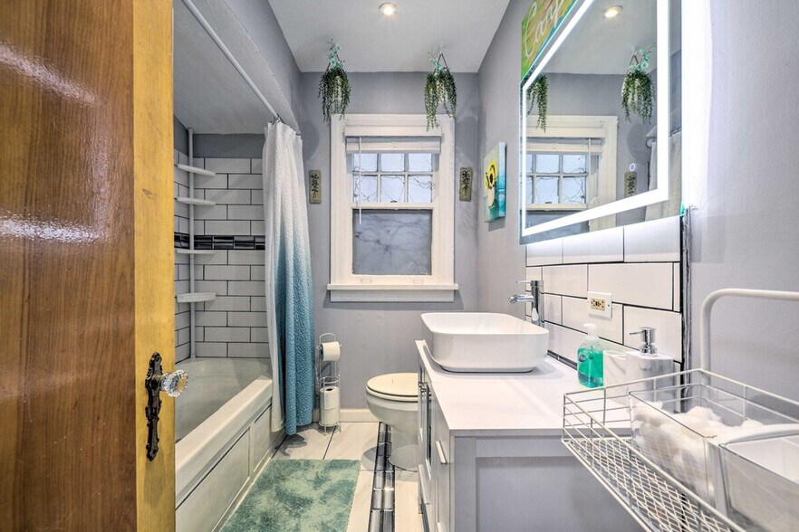 Building Photo - 10431 S Eberhart Ave