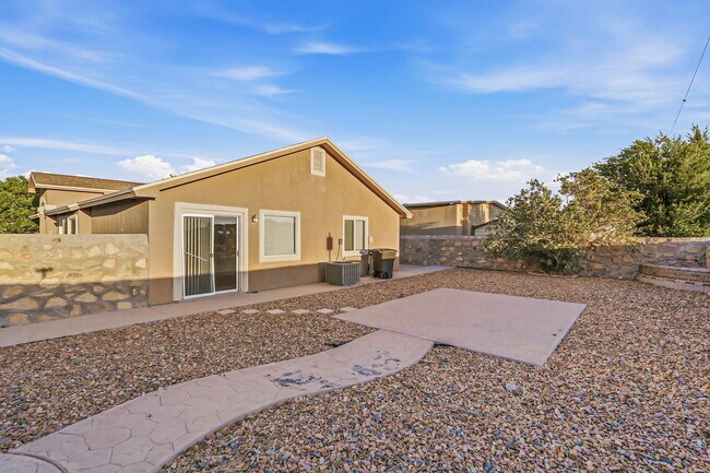 Building Photo - 732 Desert Sage Dr