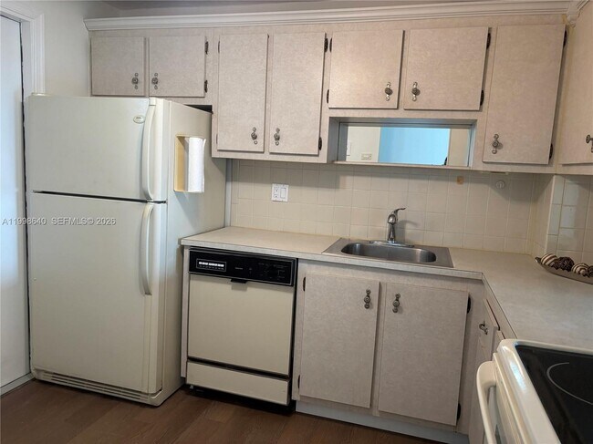 Building Photo - 200 Ashbury Rd