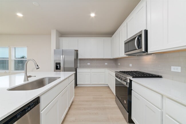 Building Photo - 5831 Westwood Shr Dr