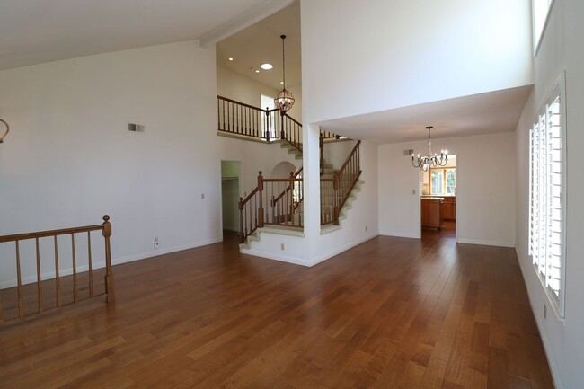 Building Photo - Beautiful home for Lease in Newbury Park!