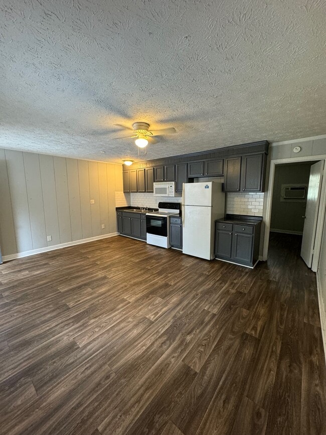 Building Photo - 111 Sinclair Marina Rd NE