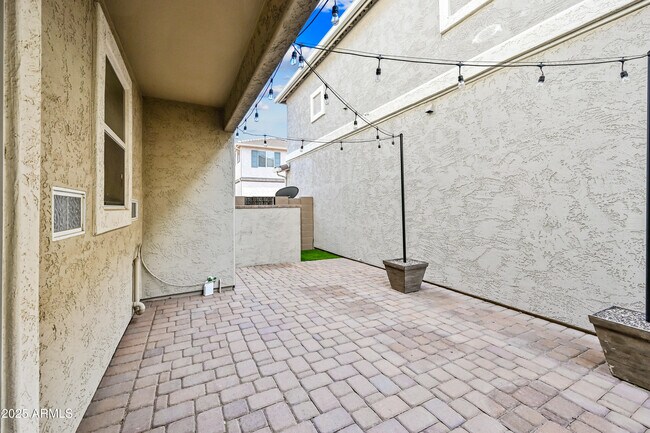 Building Photo - 10043 E Isabella Ave