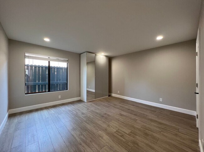 Building Photo - 12938 Valleyheart Dr