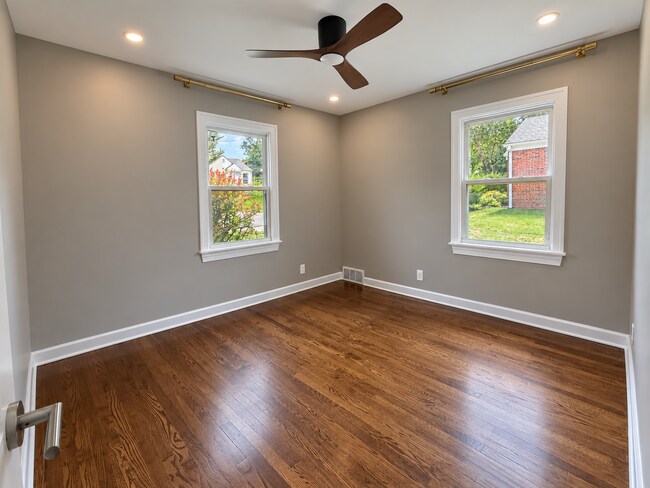 Building Photo - 1106 N 49th Ave