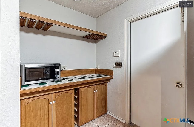 Building Photo - 1701 Century Oaks Dr