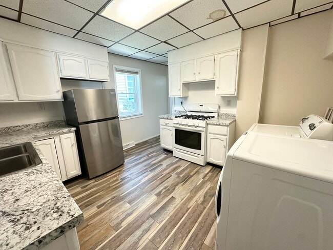 Building Photo - 1 Bedroom with Bonus Room in Lebanon!