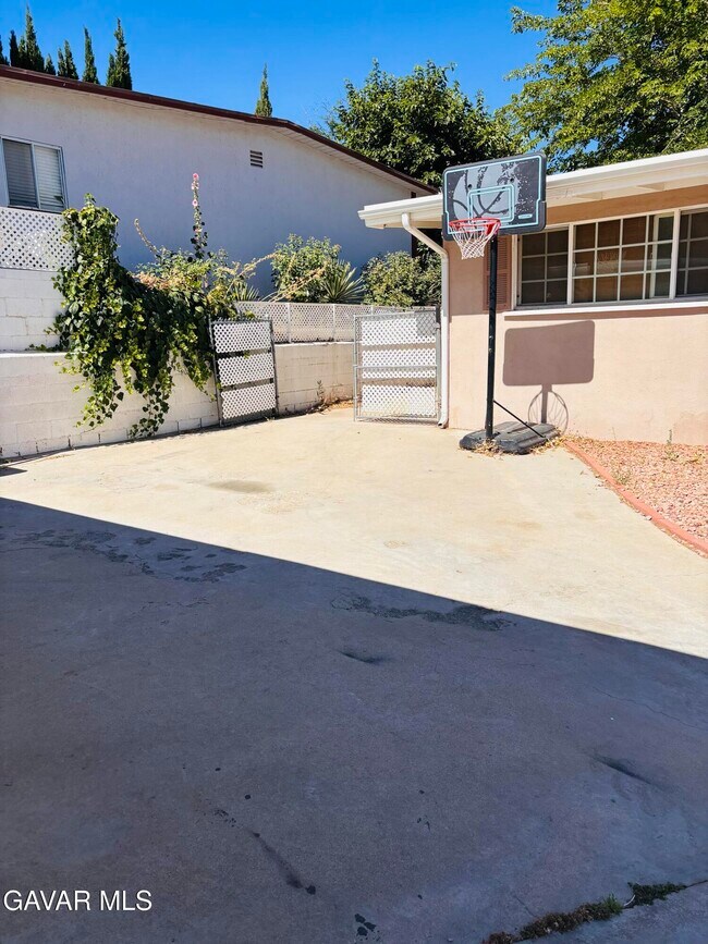 Building Photo - 38650 Yucca Tree St