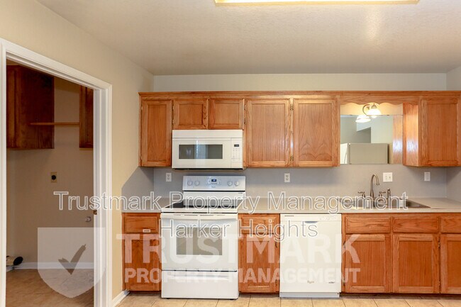 Building Photo - 1907 Windward Dr