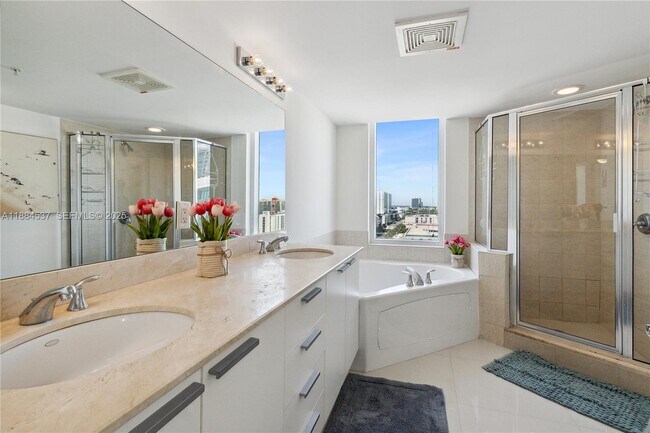 Building Photo - 16699 Collins Ave