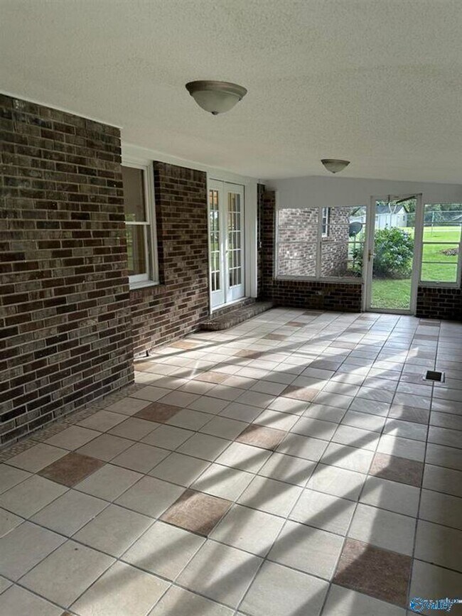 Building Photo - Albertville Home For Rent