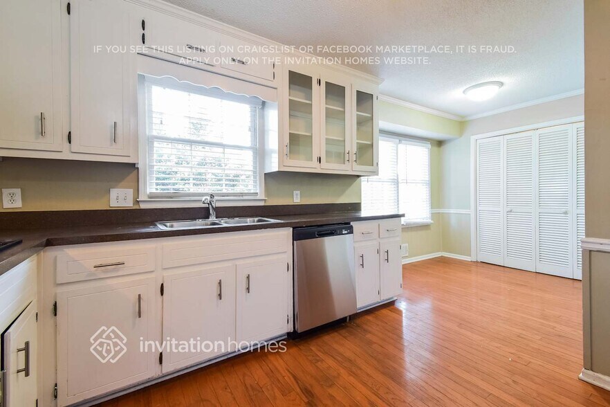 Building Photo - 2949 Rock Bridge Rd NE