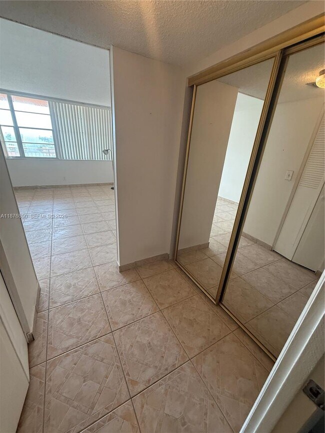 Building Photo - 2025 NE 164th St