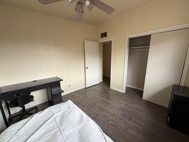 Building Photo - 717 E Granada Dr