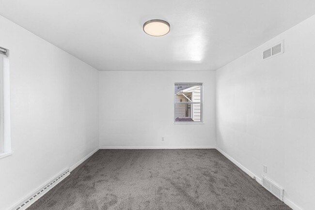 Building Photo - Charming 3-Bed Ranch with Detached Garage – Prime Upper Arlington/Columbus Area!