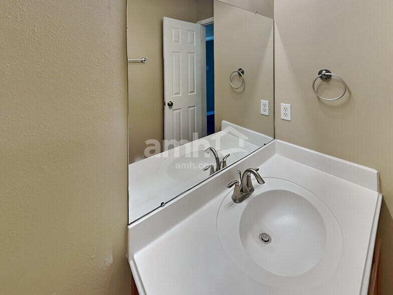 Building Photo - 2210 Two Trail Dr