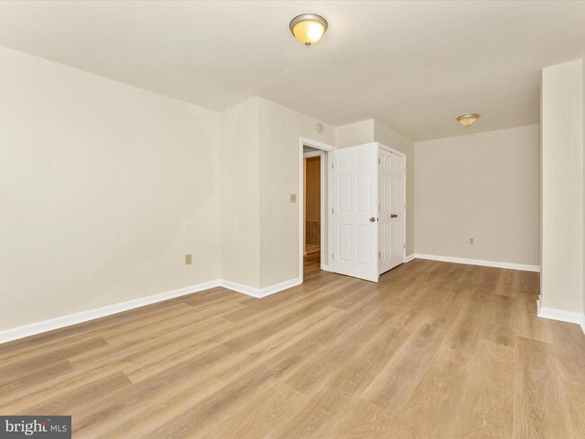 Building Photo - 5803 Oleander Pl