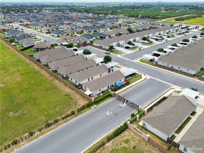 Building Photo - 2013 Stardust Ln