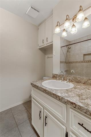 Building Photo - 2800 Shady Grove Dr