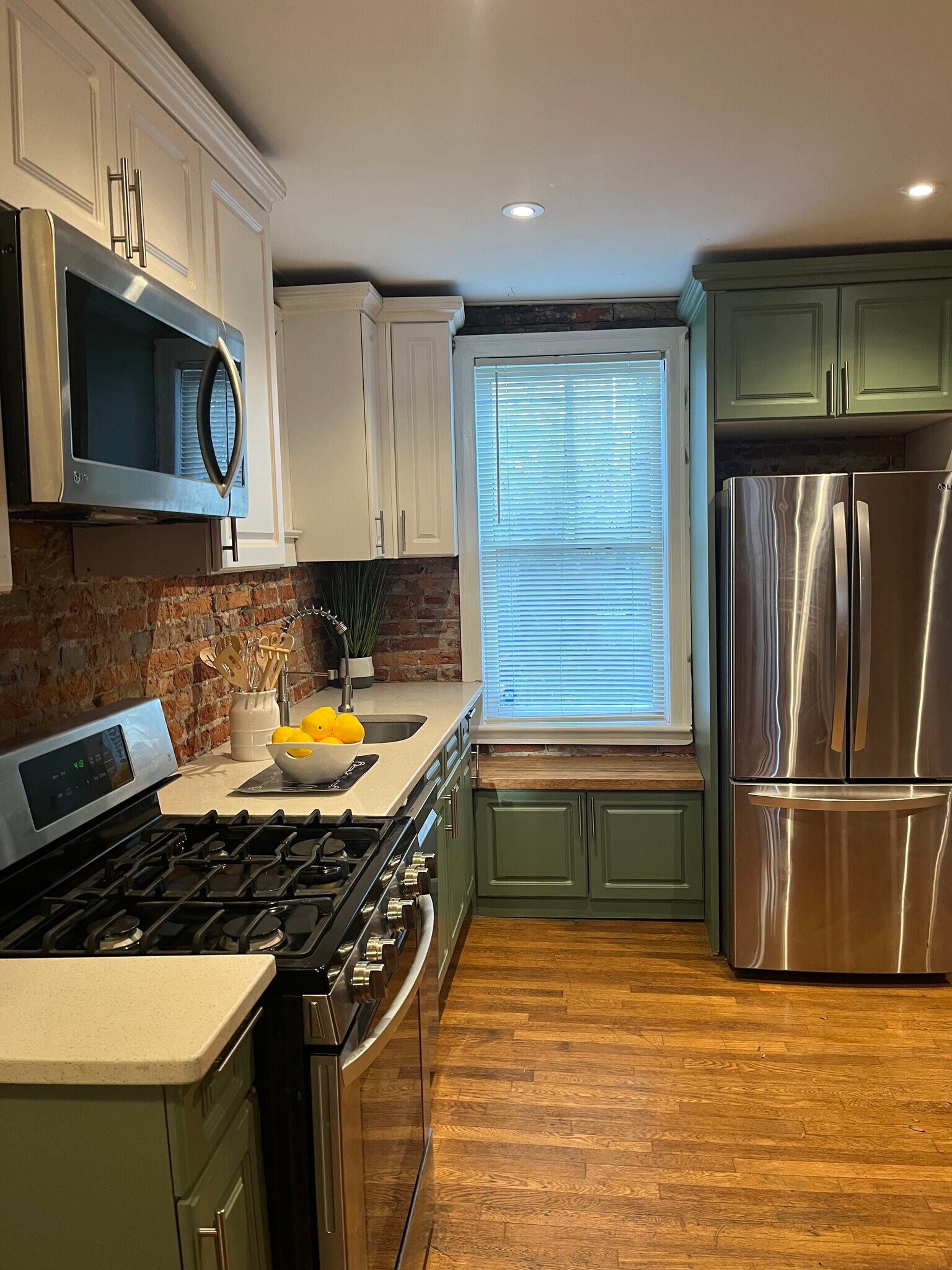 Kitchen w/new appliances - 223 Jackson St