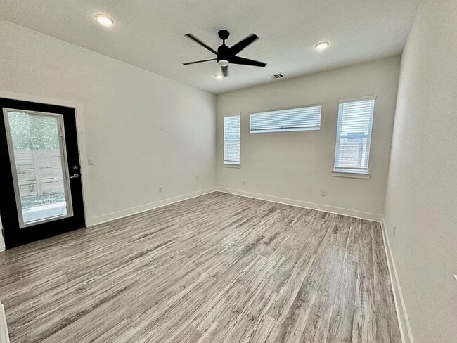 Building Photo - Modern Farmhouse montopolis