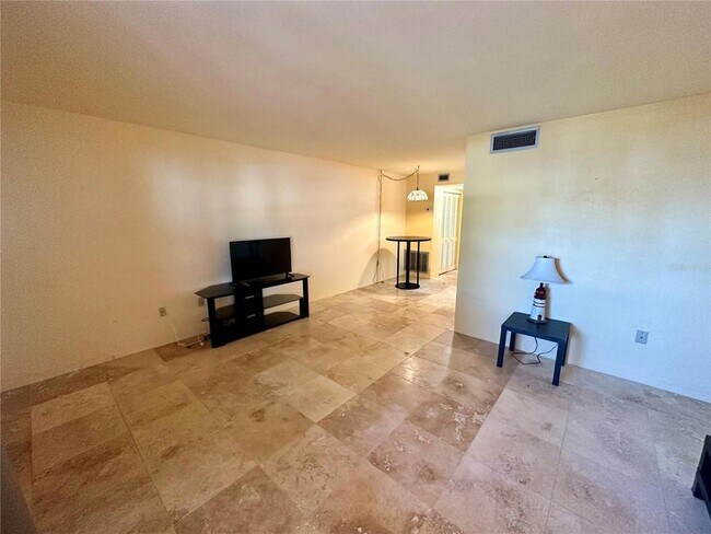 Building Photo - 535 68th Ave