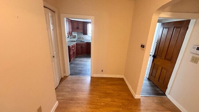 Building Photo - $1,600 Farmhouse Palmyra 4 bedroom 1.5 bath