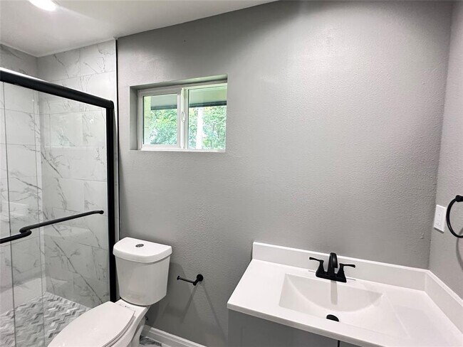 Building Photo - 4519 Oak Shadows Dr