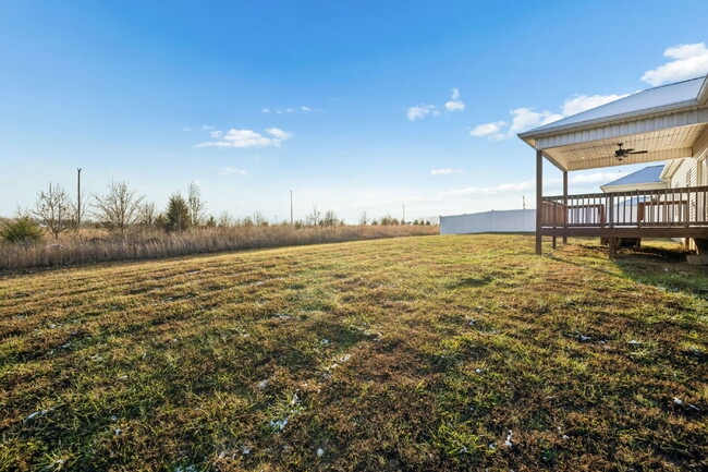 Building Photo - Quiet cut-de-sac living with country views!
