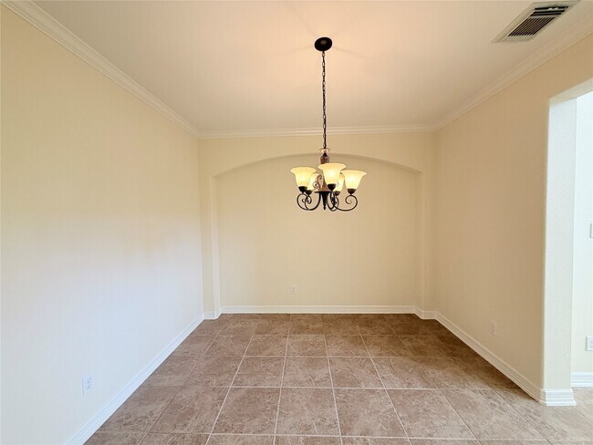 Building Photo - 28015 Silverstream Ct