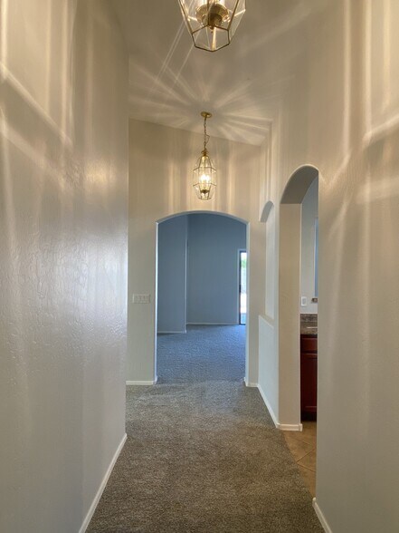 Building Photo - 45462 W Tulip Ln